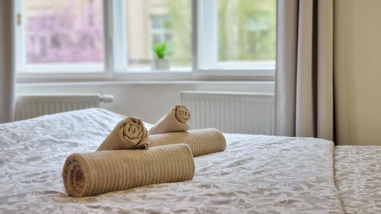 Finnem Rentals Zikova Прага Екстериор снимка